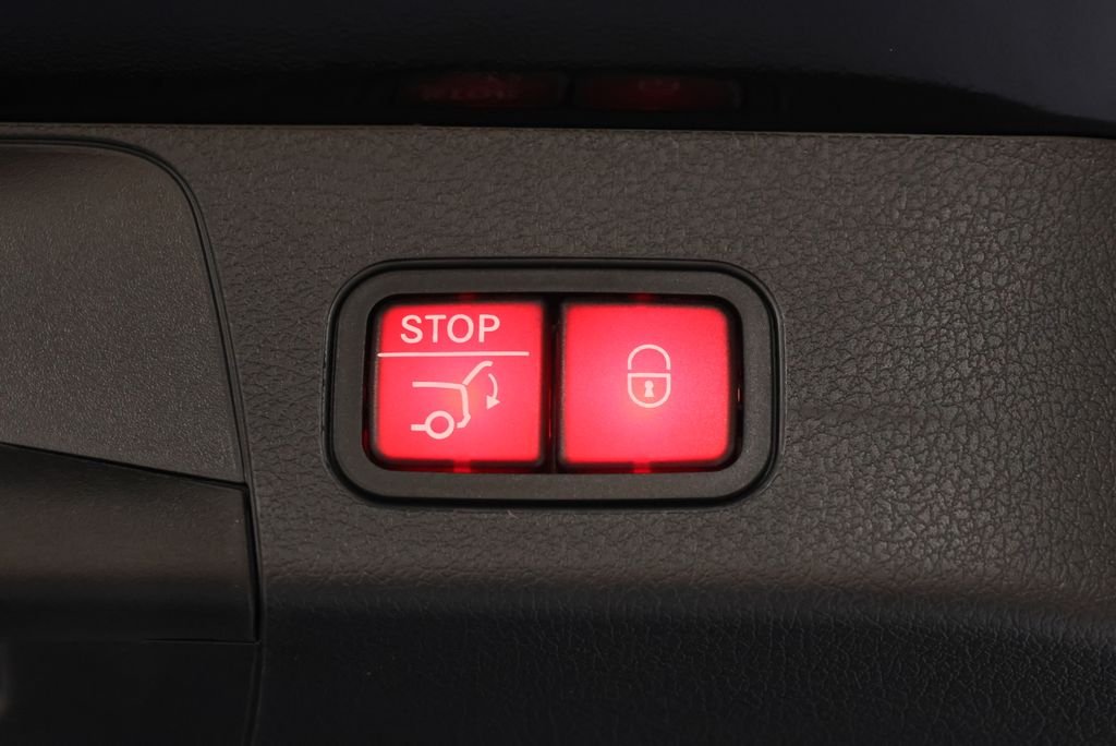 Used 2026 Night Black Mercedes-Benz GLB 250 image 58