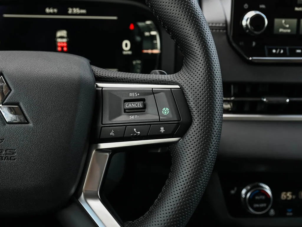 2025 Mitsubishi Outlander Plug-in Hybrid SEL - Photo 22