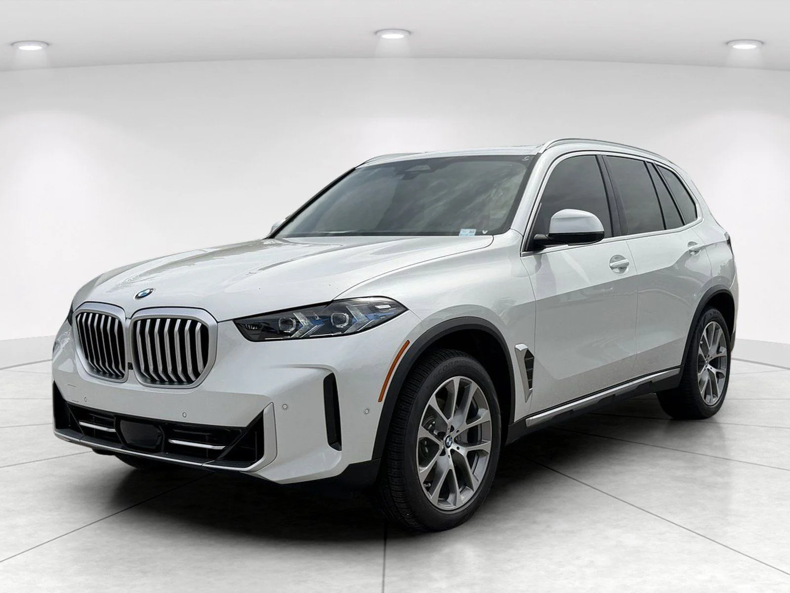 New 2026 Mineral White Metallic BMW sDrive40i image 7