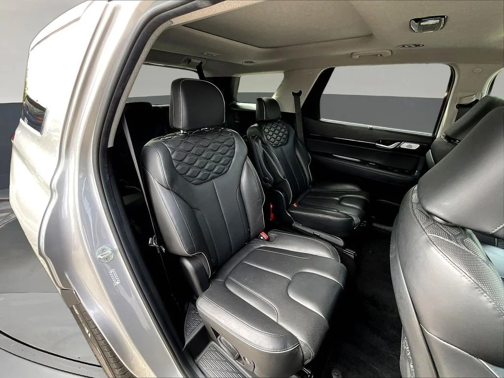Used 2021 Silver Hyundai Limited image 29
