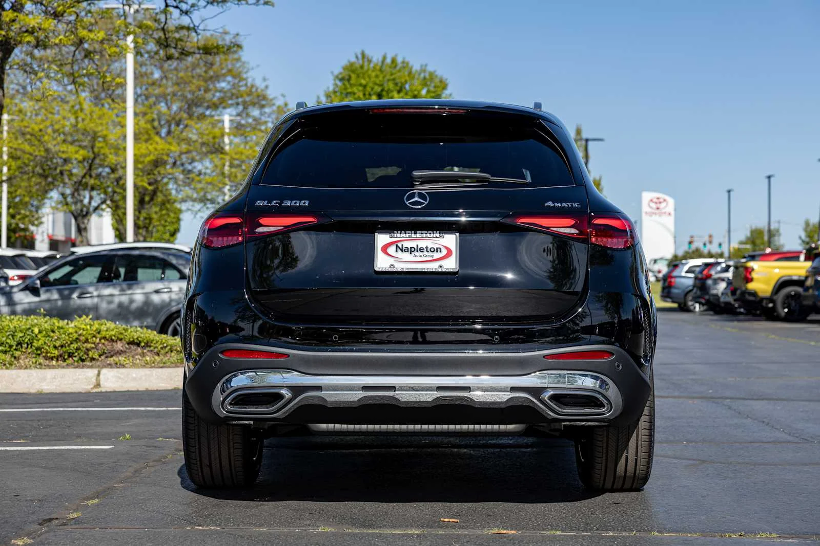 New 2026 Black Mercedes-Benz GLC 300 image 4