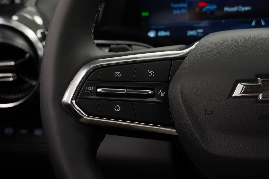 New 2027 Summit White Chevrolet LT image 19