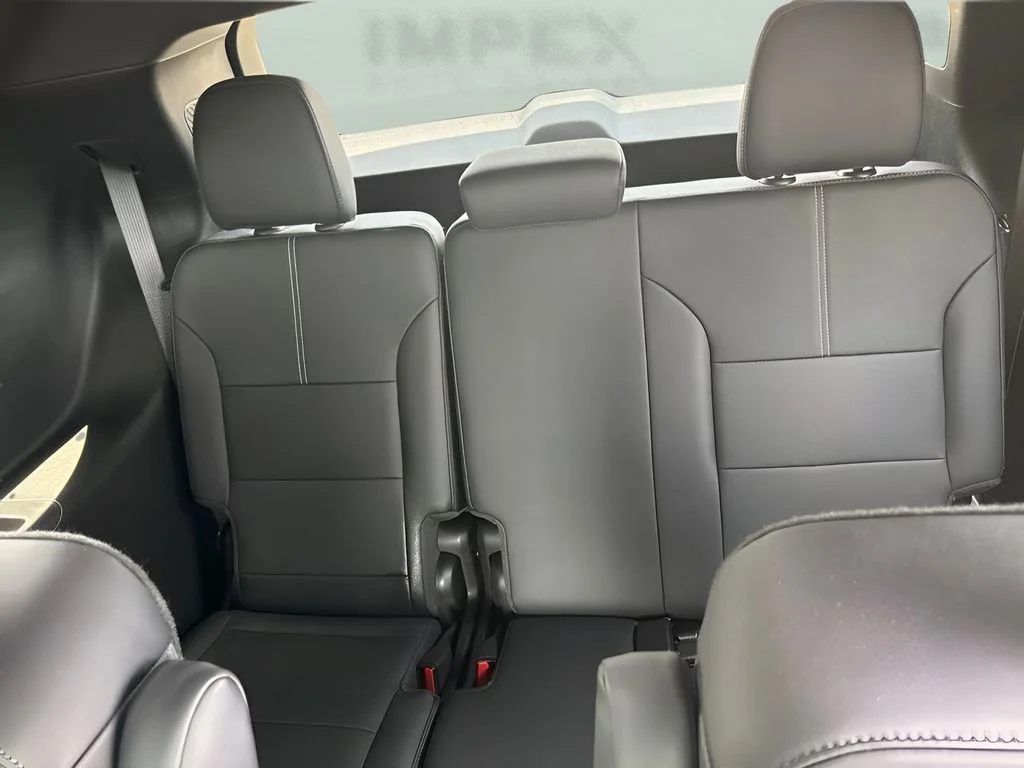 Used 2024 Summit White GMC Elevation image 12