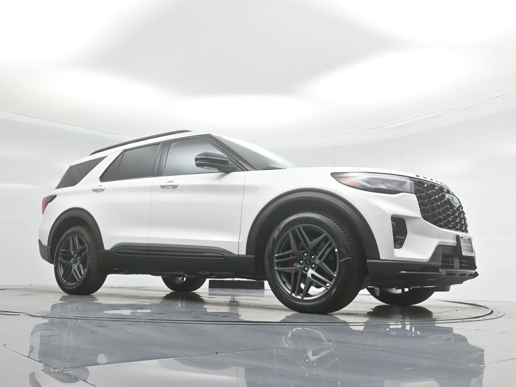 New 2025 Star White Metallic Tri-Coat Ford ST image 3