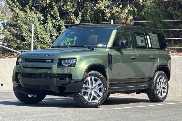 New 2026 Woolstone Green Land Rover X-Dynamic SE image 1