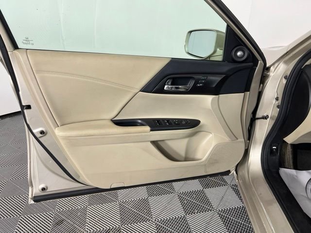 Used 2015 Gold Honda EX-L image 17
