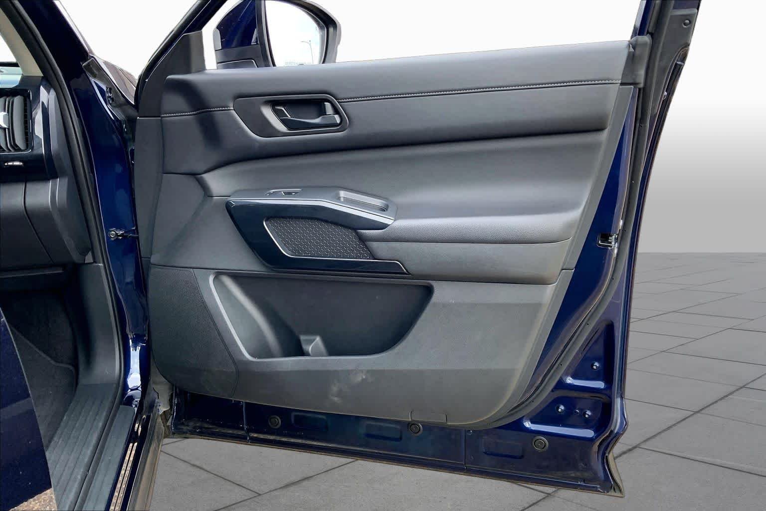 Used 2025 Deep Ocean Blue Pearl Nissan SV image 23