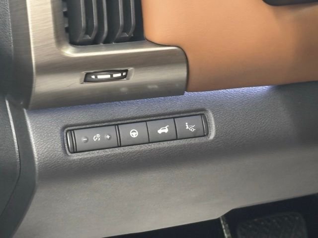 Used 2025 Black Nissan Platinum image 18