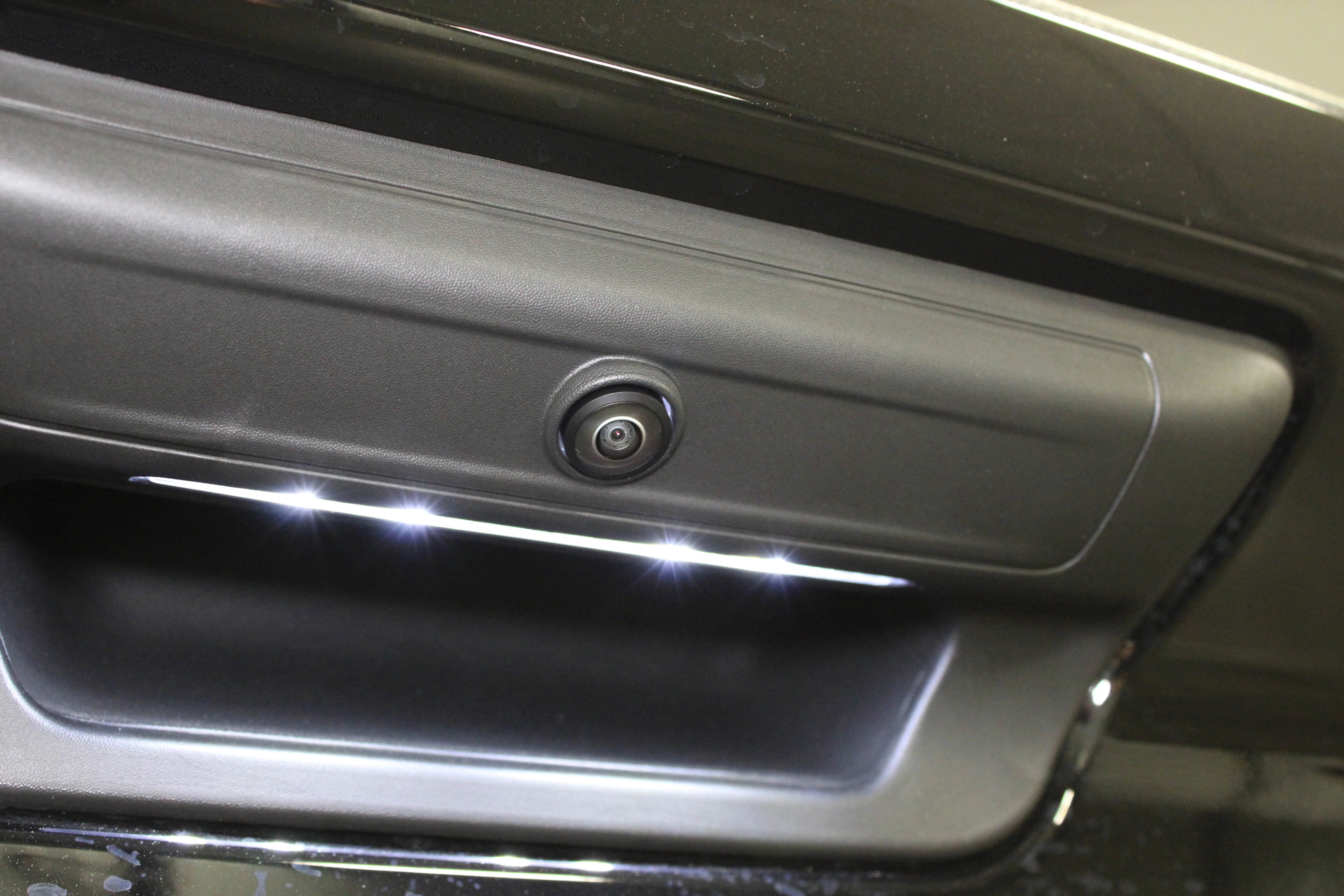 New 2026 Diamond Black Crystal Pearl-Coat Exterior Paint RAM Warlock image 15