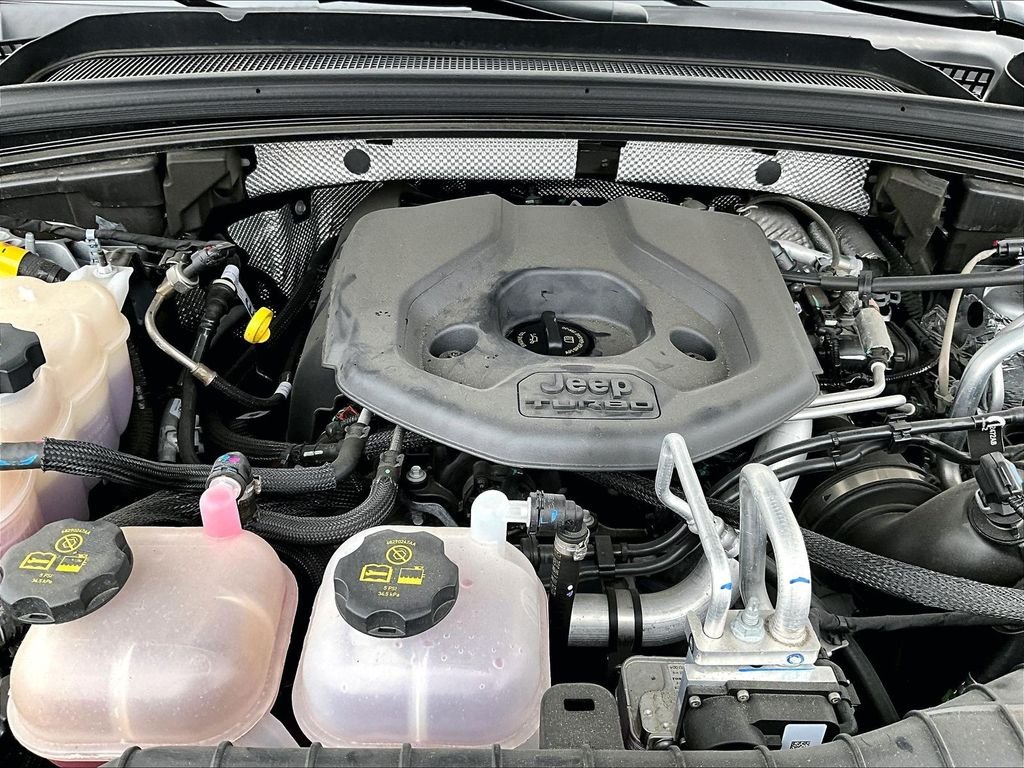 Used 2024 Silver Jeep 4xe image 33
