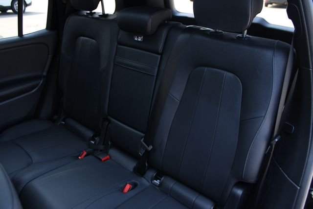 Used 2022  Mercedes-Benz GLB 250 image 23