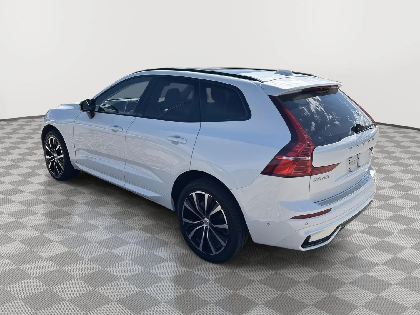 Used 2024  volvo Plus Dark Theme image 5