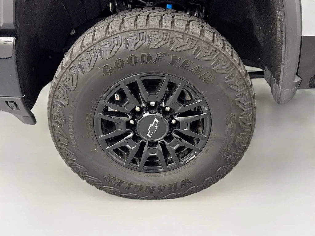 Used 2026 Gray Chevrolet ZR2 image 31