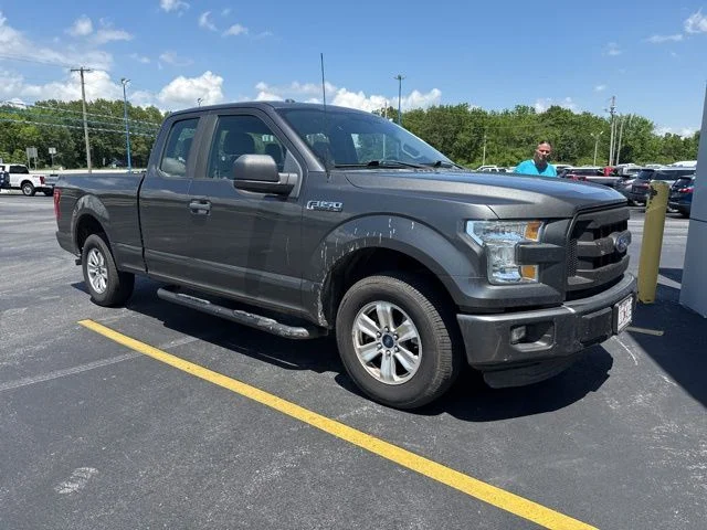 Used 2015 Magnetic Metallic Ford XL image 2