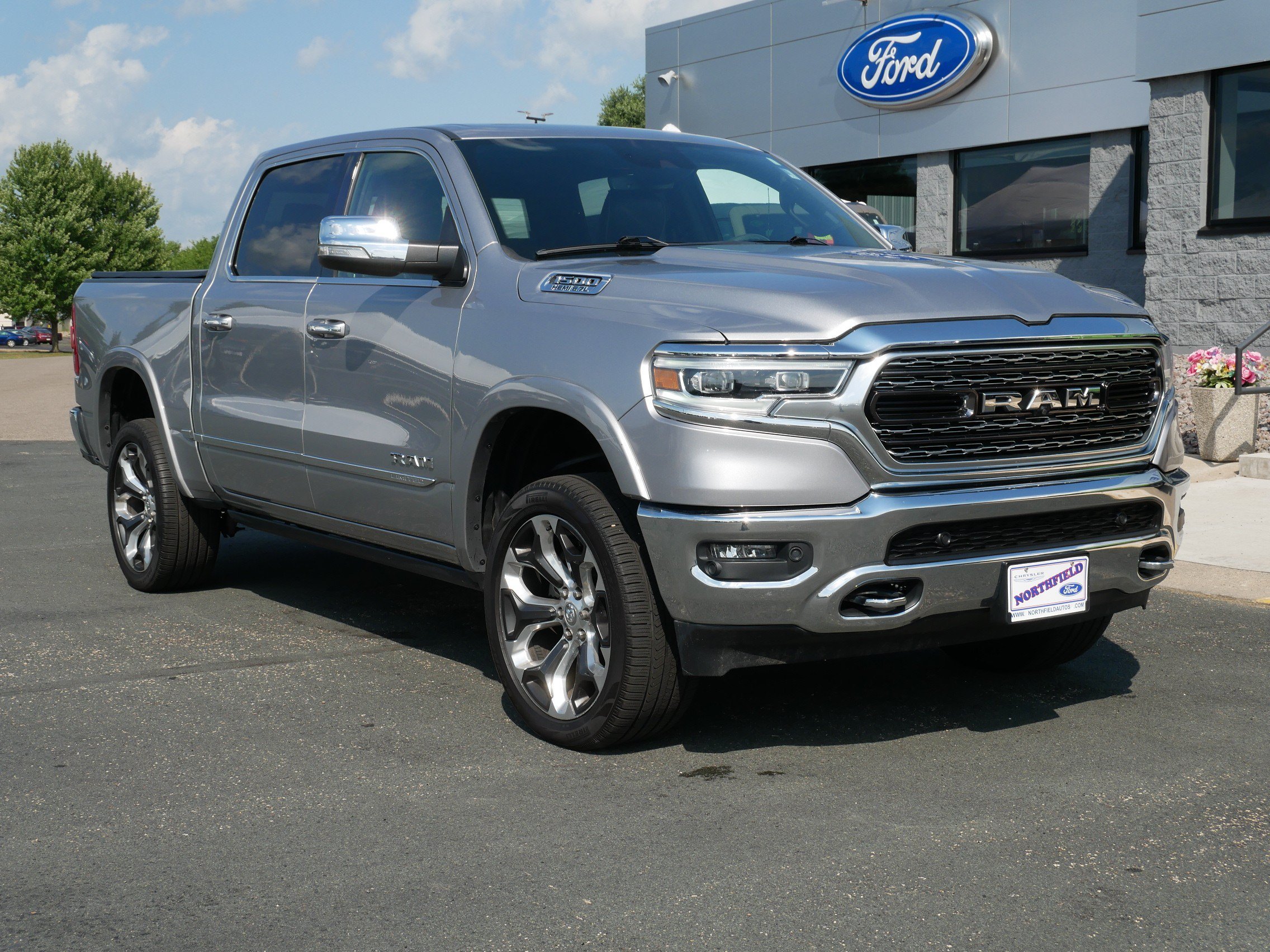 Used 2019 RAM Ram 1500 Pickup Limited with VIN 1C6SRFHT9KN925230 for sale in Northfield, Minnesota