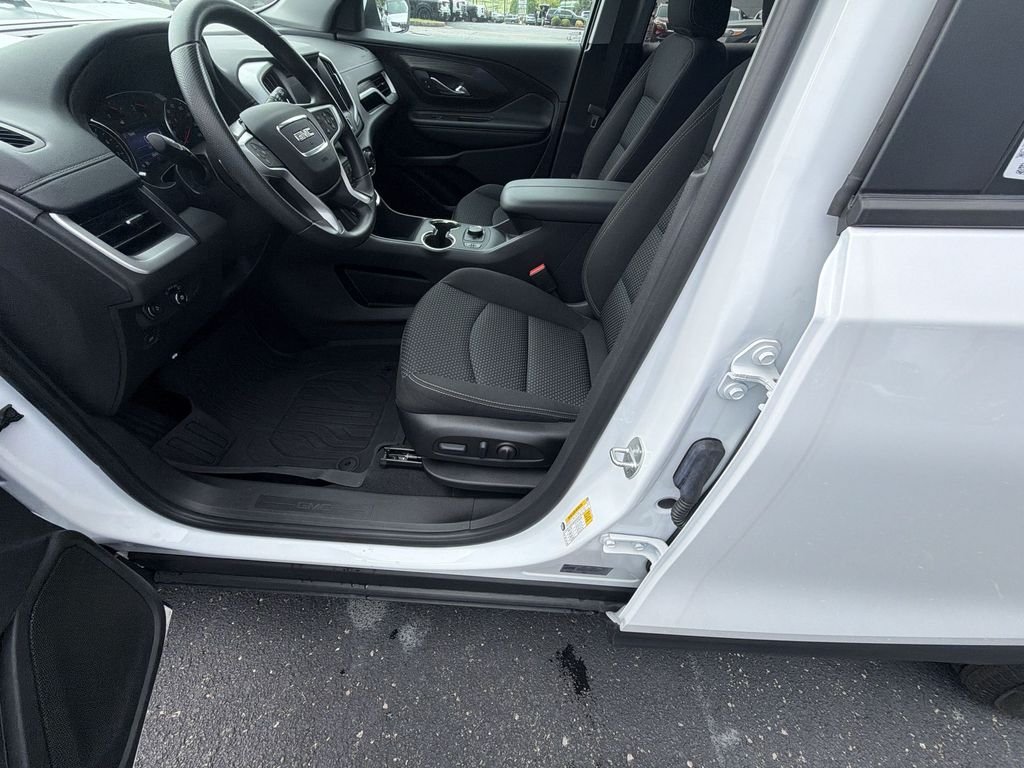 Used 2023 White GMC SLE image 12