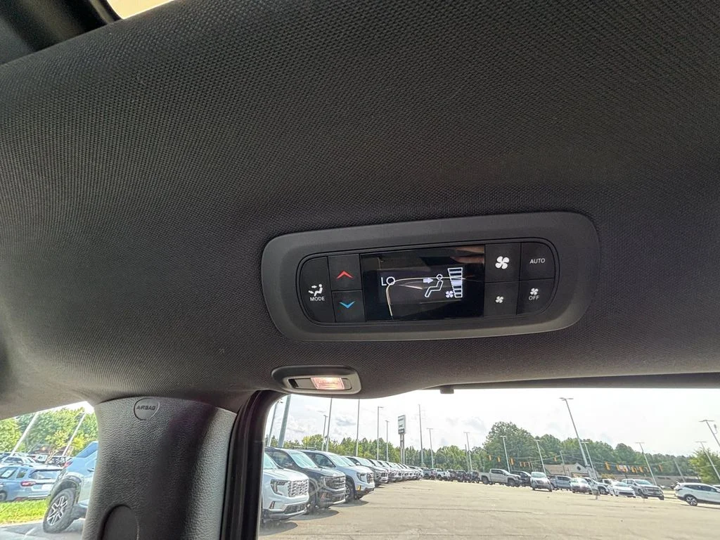 Used 2025 White Chrysler Limited image 23