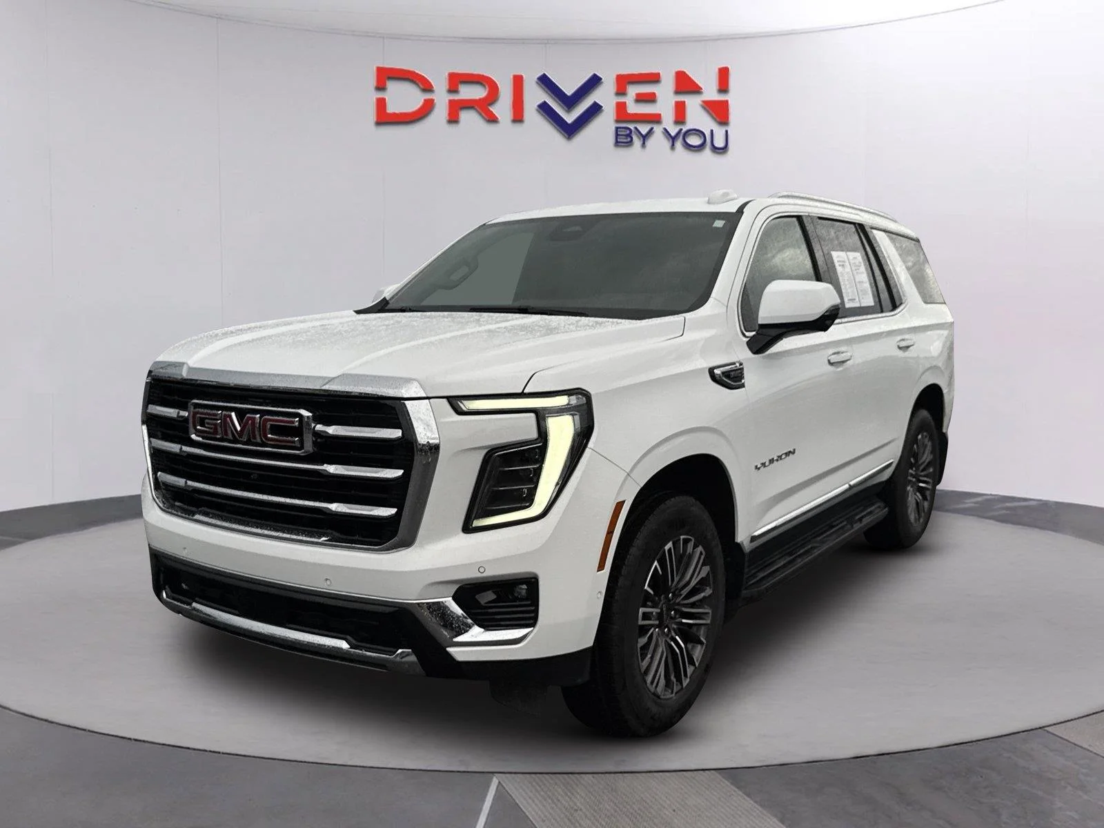 Used 2025 Summit White GMC Elevation image 8
