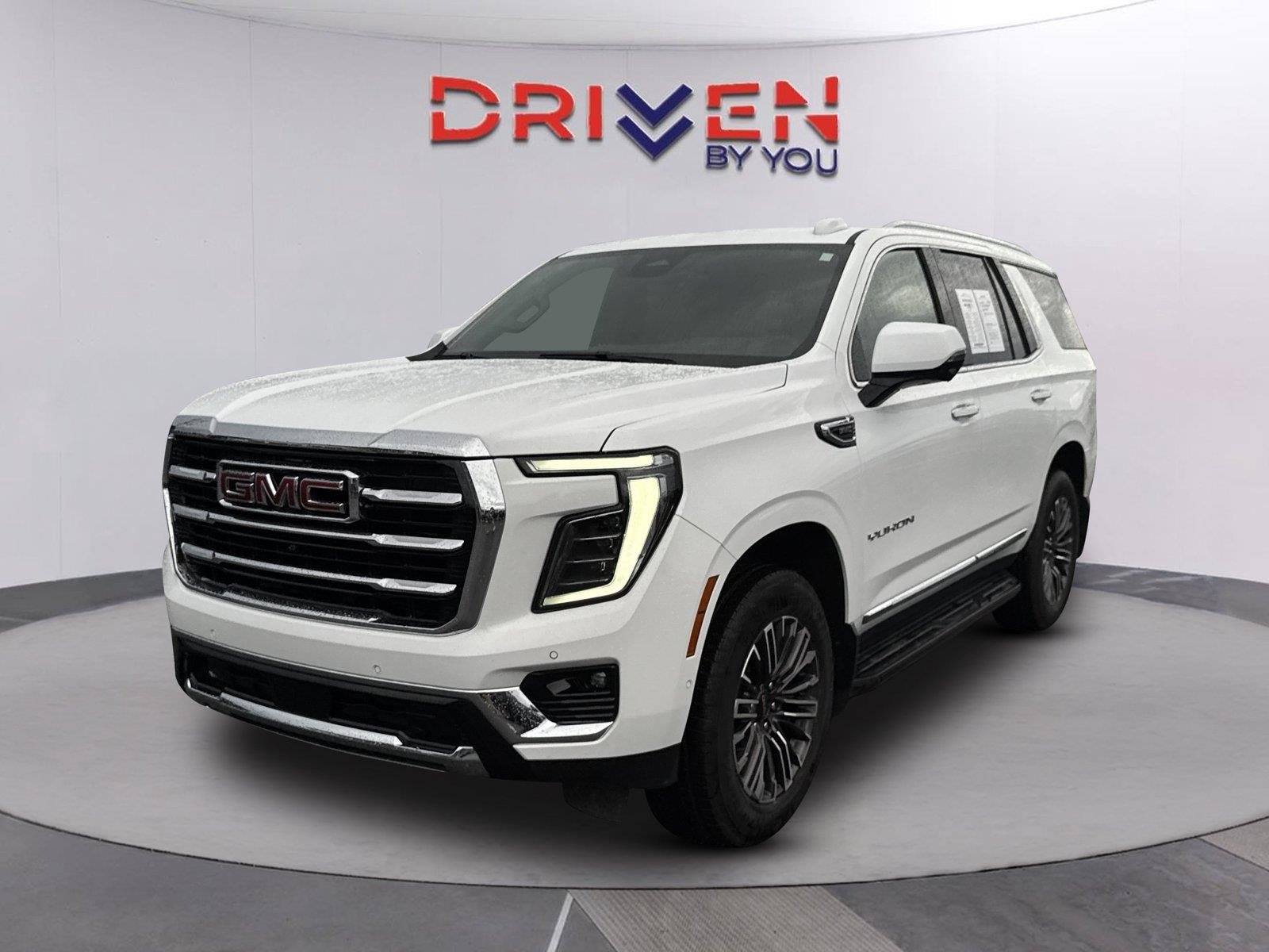 Used 2025 Summit White GMC Elevation image 8