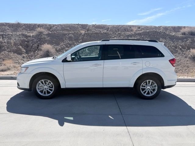 Used 2017 White Dodge SXT image 5