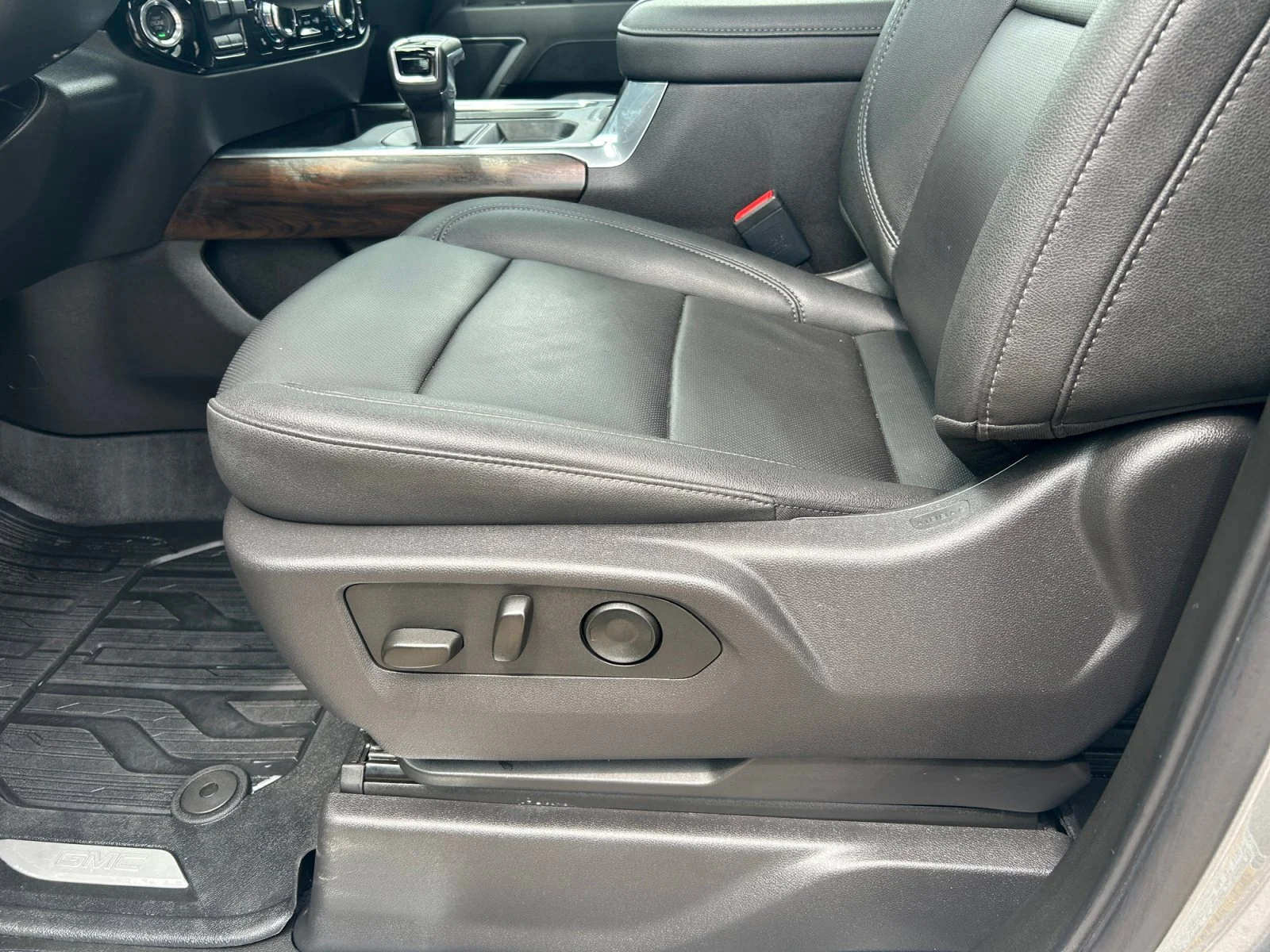 Used 2025 Gray GMC SLT Crew 6.2L Leather Sunroof Nav 4x4 image 15
