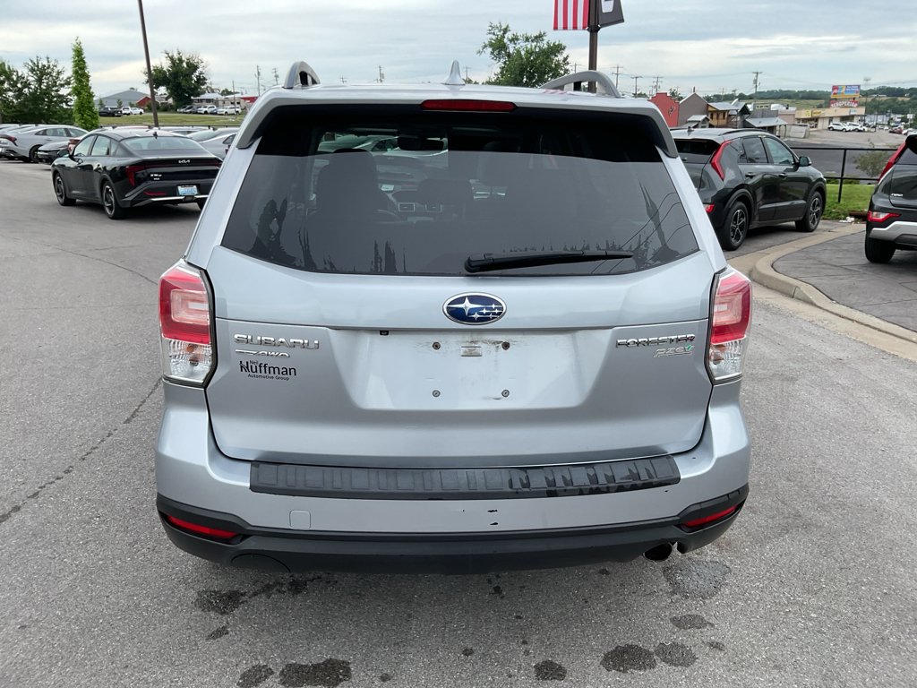 Used 2017 Ice Silver Metallic Subaru Limited image 9