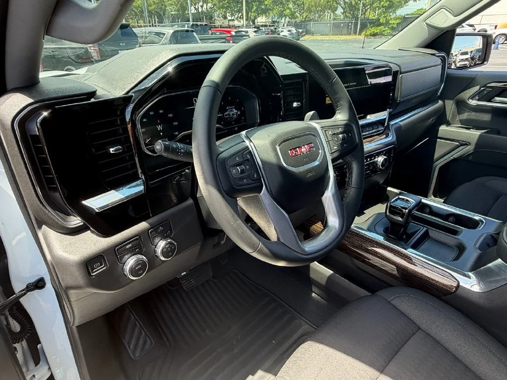 Used 2023 SUMMIT WHITE GMC Elevation image 10
