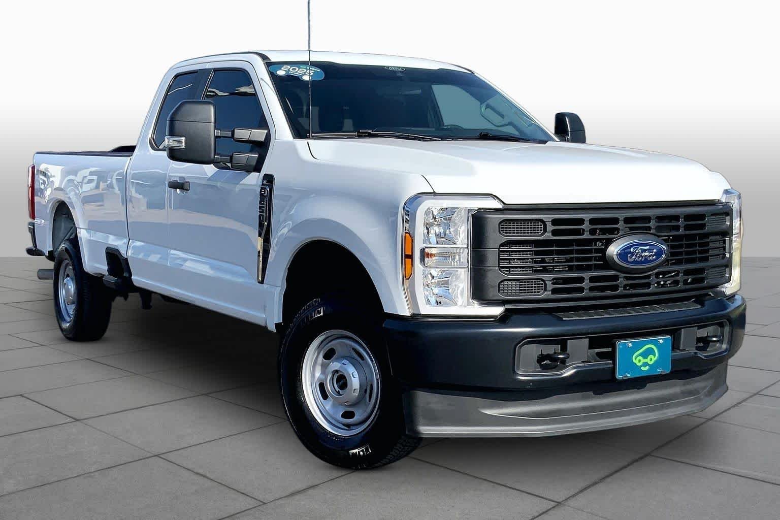Used 2025 White Ford XL image 3
