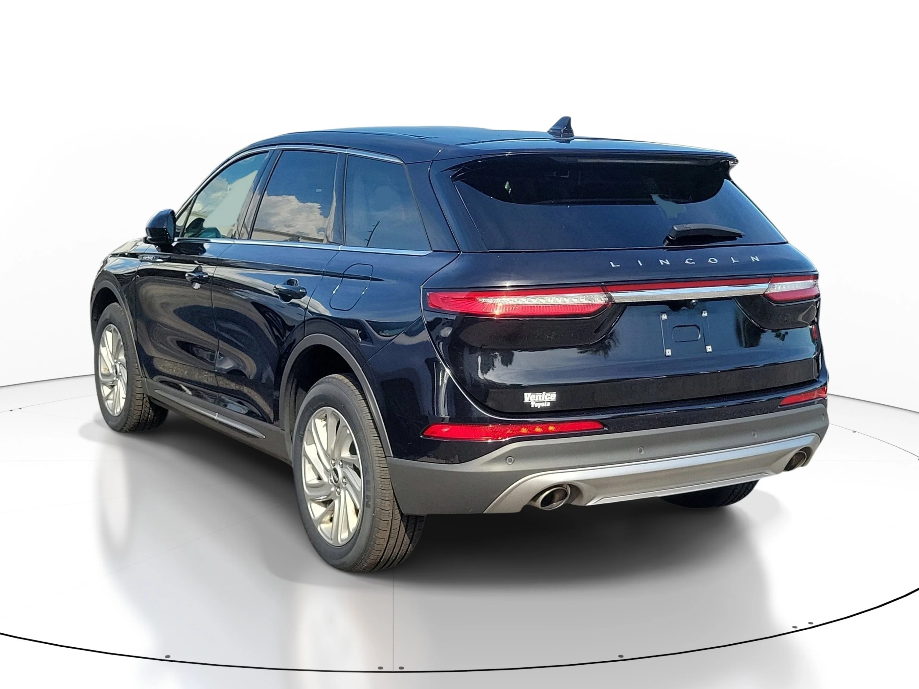 Used 2023 Black Metallic Lincoln Standard image 7