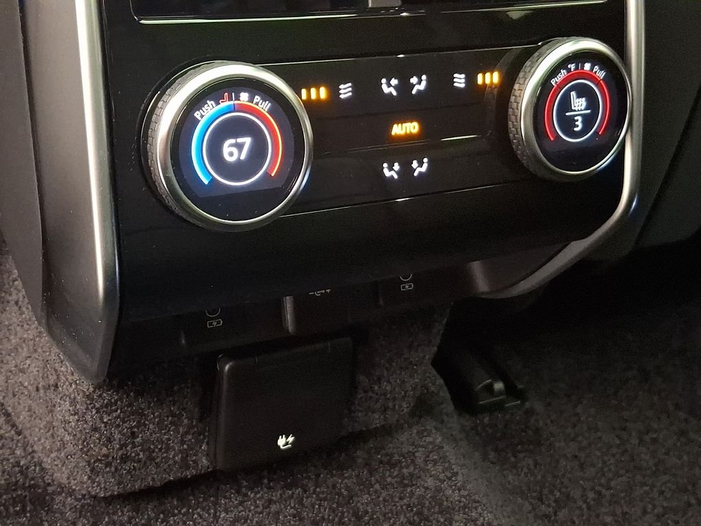 New 2027 Carpathian Grey Land Rover SE image 7
