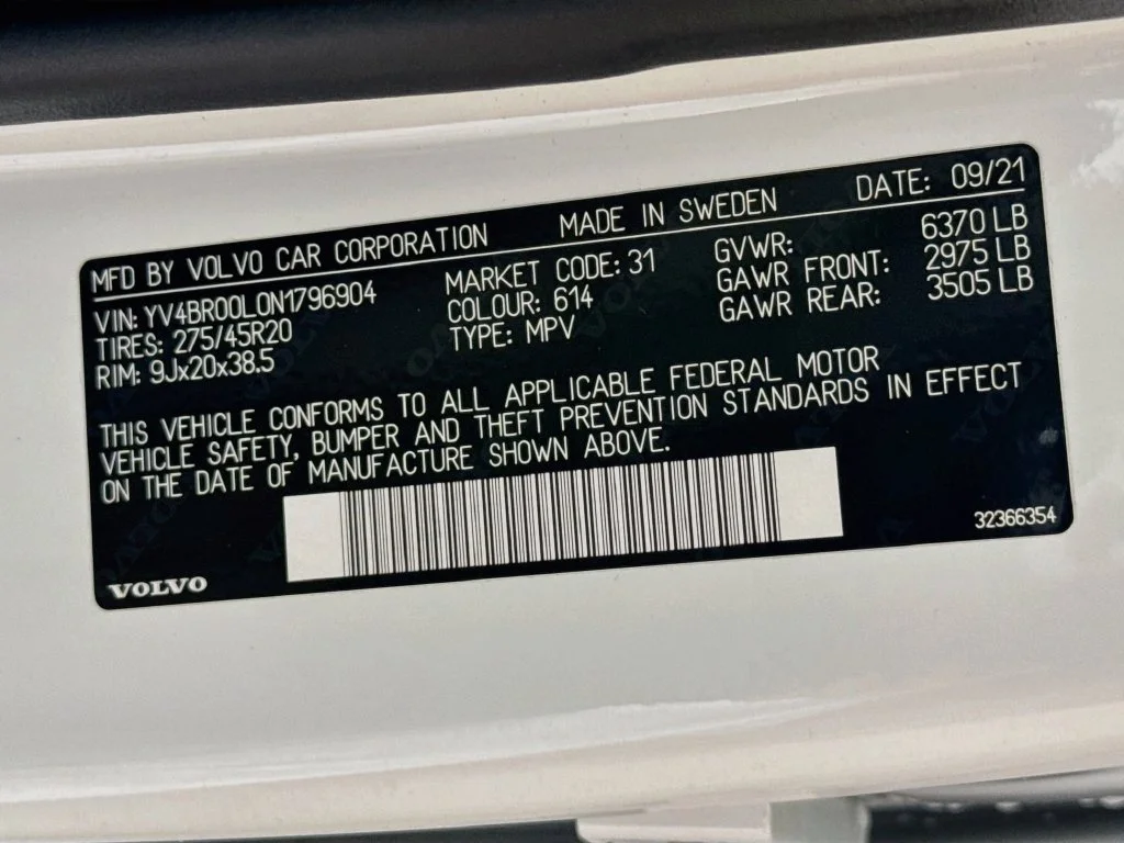 Used 2022 White Volvo T8 Inscription 6 Passenger image 43