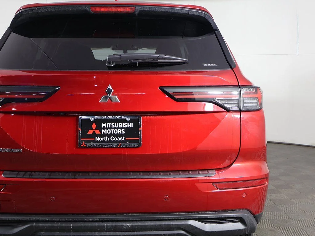 New 2026 Red Mitsubishi ES image 16