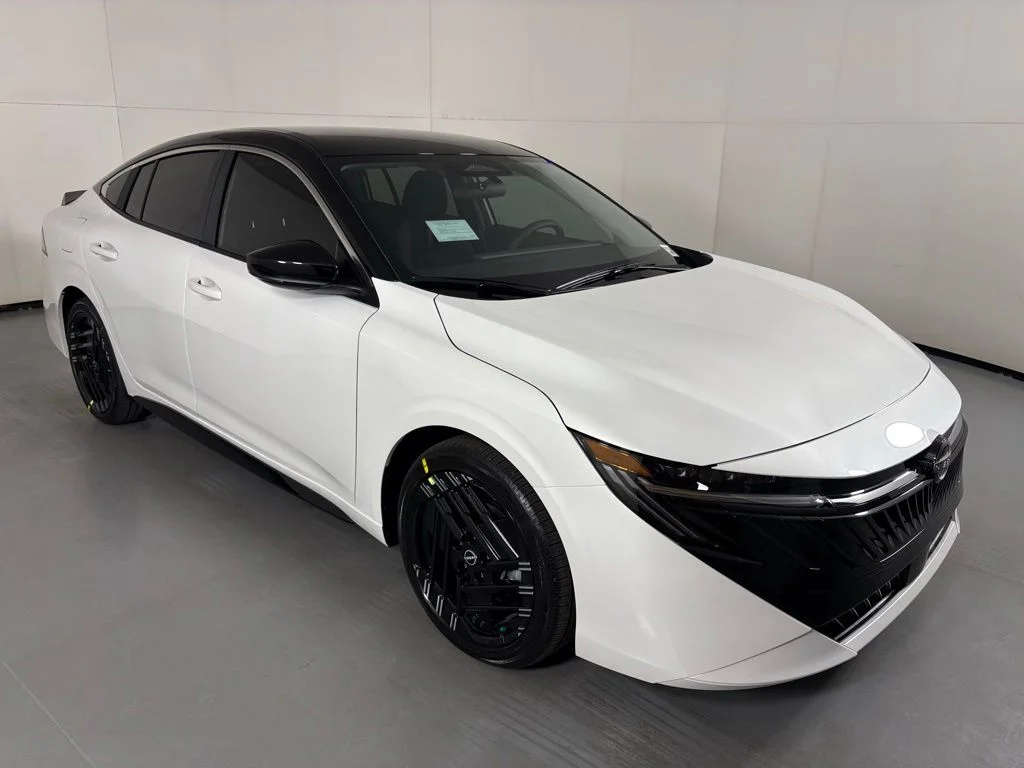 New 2026 Aspen White TriCoat / Super Black Two-tone Nissan SR image 2