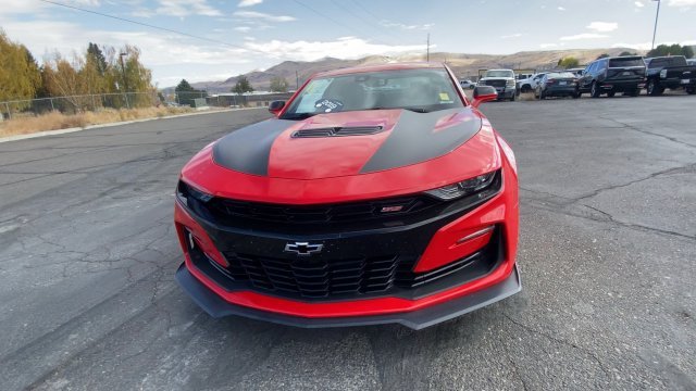 Used 2019 RED HOT Chevrolet 2SS image 3