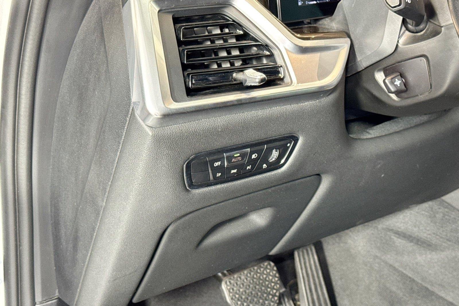 Used 2023 Alpine White BMW xDrive40i image 10