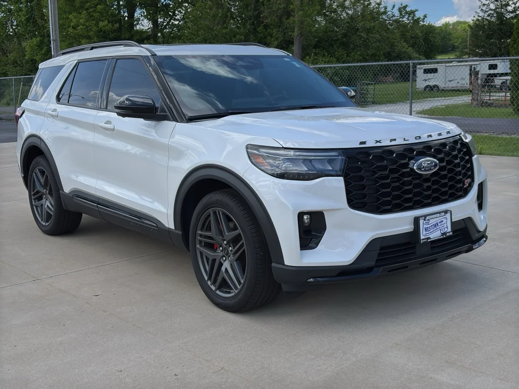 Used 2025 Star White Ford ST image 3