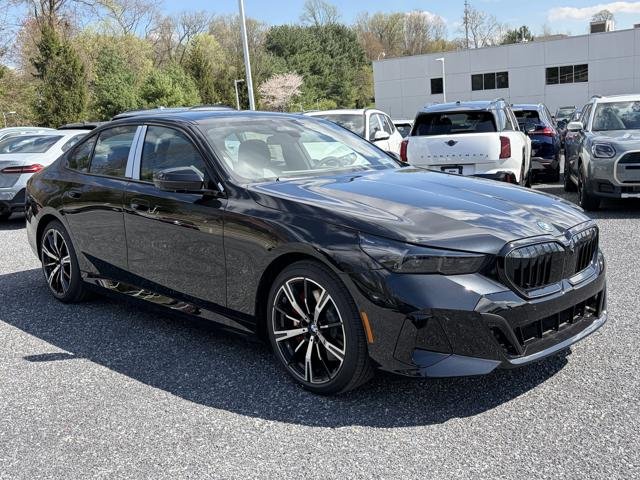 New 2026 Black Sapphire Metallic BMW 550e xDrive image 3