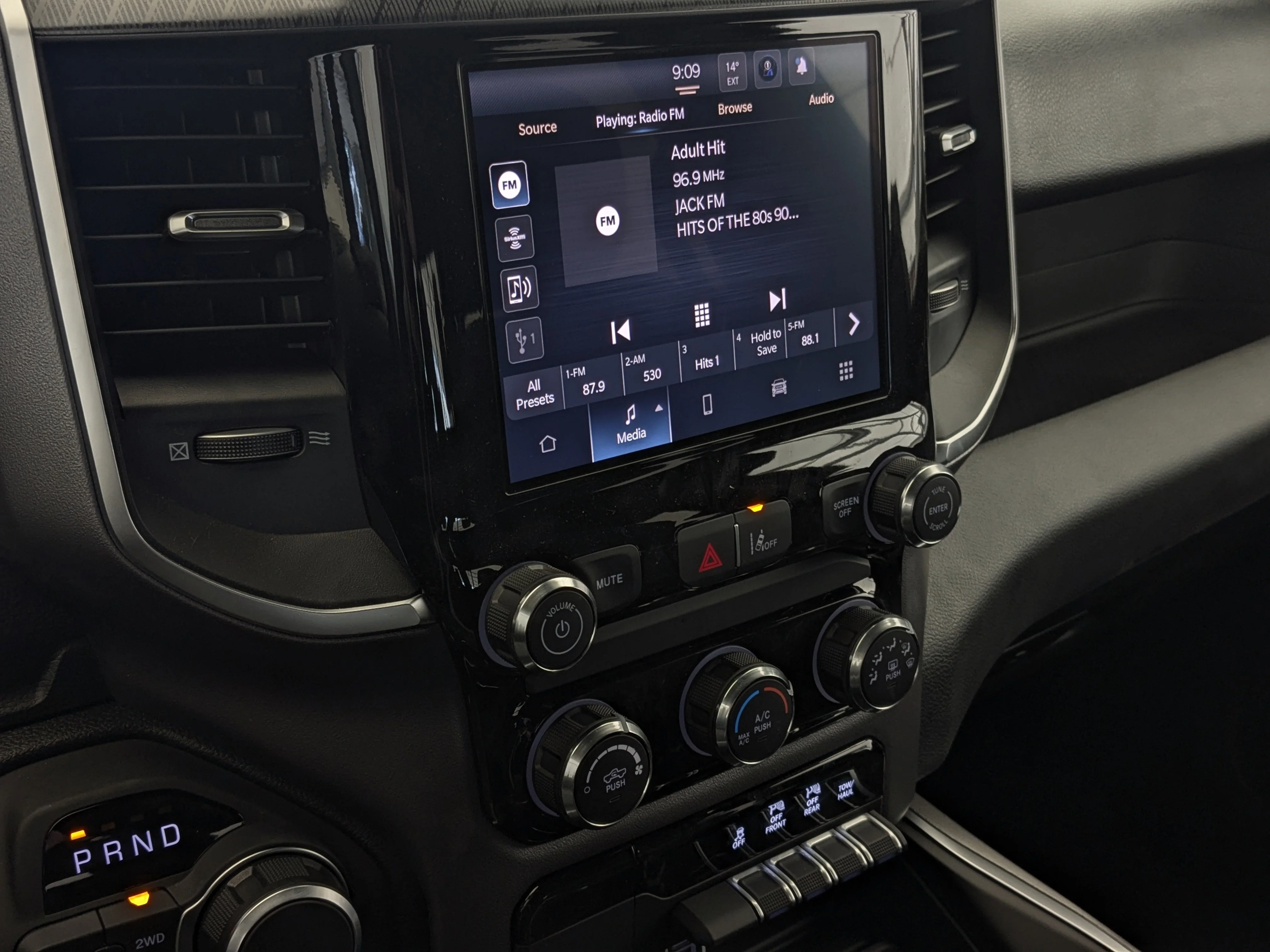 New 2026 White RAM Express - 3.6L Pentastar VVT V6 engine with eTorque - BLACK EXPRESS EDITION image 22