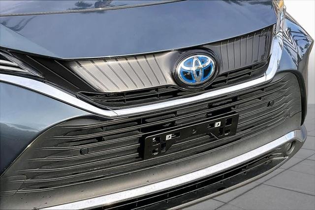 Certified Used 2022 COASTAL GRAY METALLI Toyota  image 29