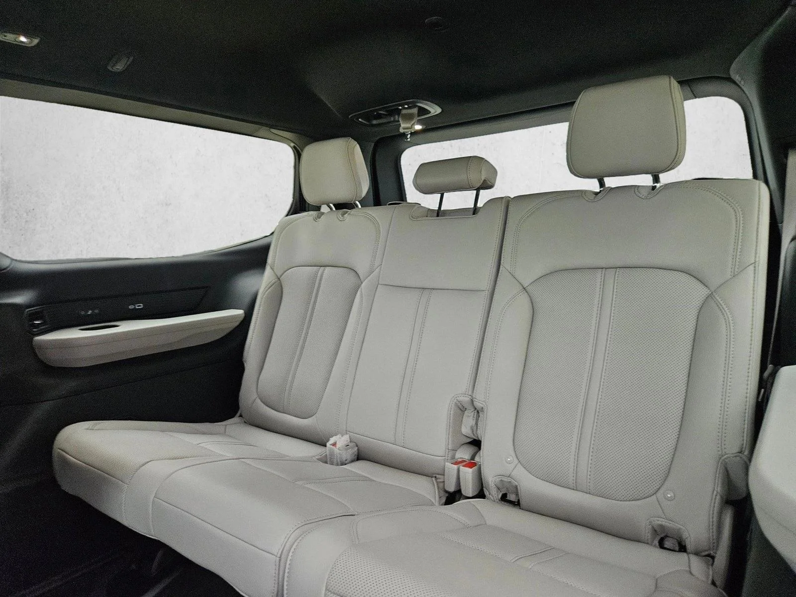 New 2026 Silver-Zynith Exterior Paint Jeep Limited Altitude image 17
