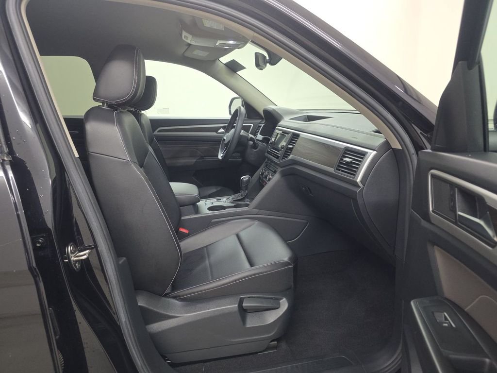 Used 2023 Black Volkswagen 2.0T SE image 6
