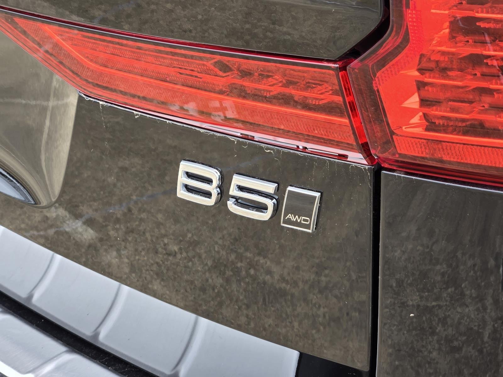 Used 2023 Onyx Black Metallic Volvo Ultimate image 11