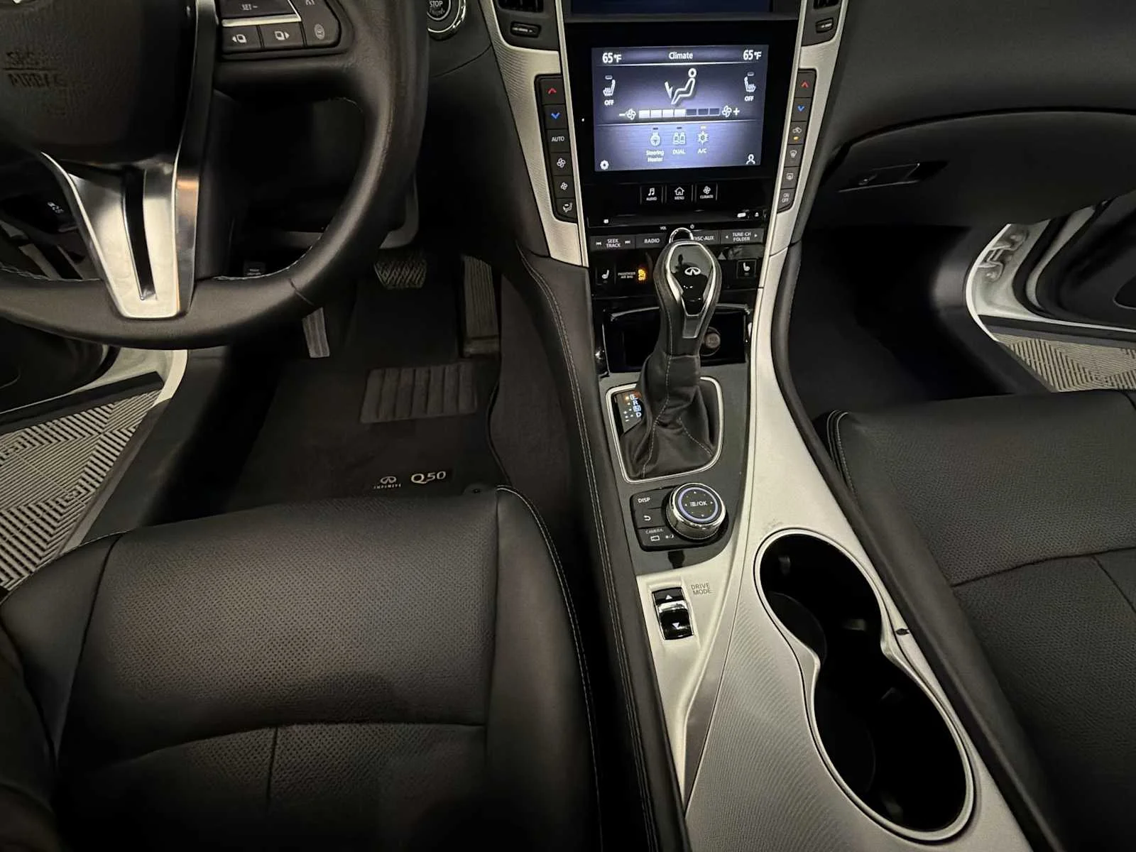 Used 2023 Majestic White INFINITI LUXE image 18