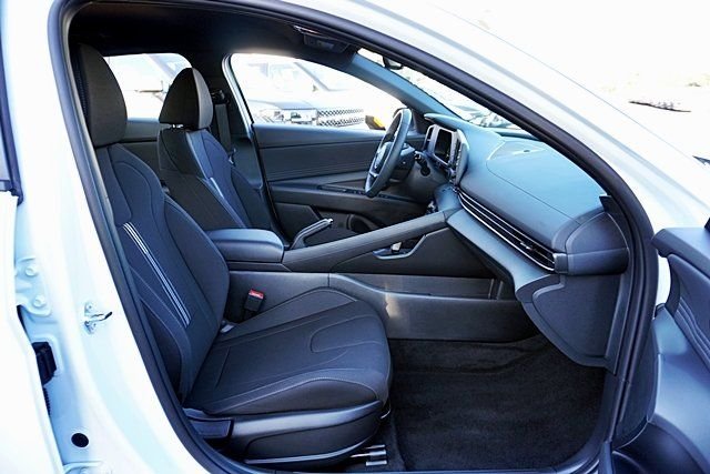 Used 2026 White Hyundai SEL Sport image 10