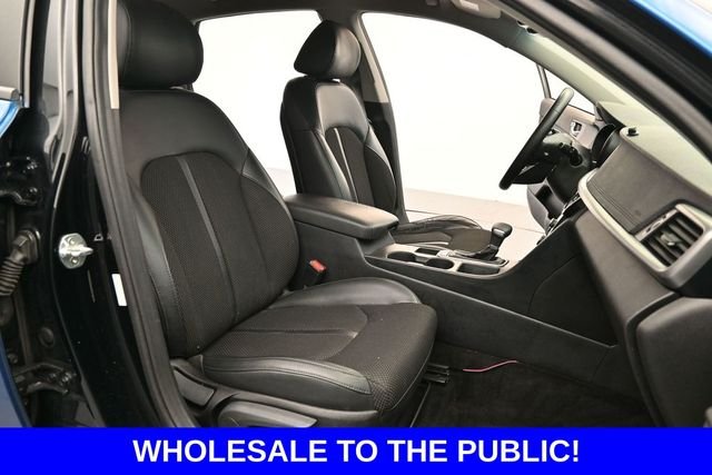 Used 2019 Black Kia S image 29