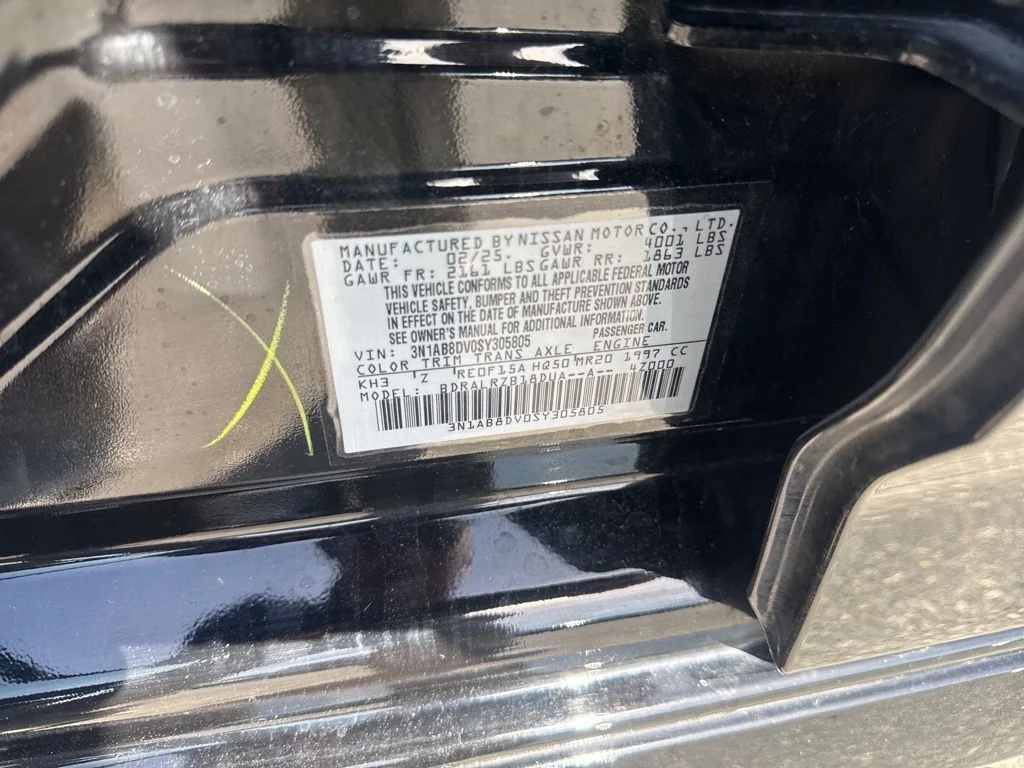 Used 2025 Black Nissan SR image 33