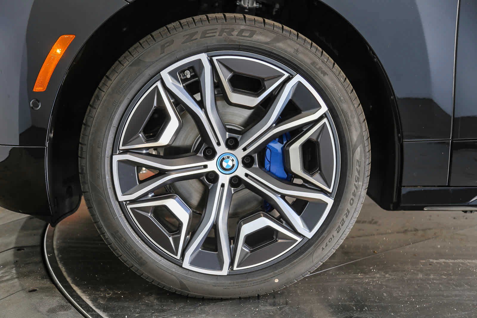 2025 BMW iX 50 - Photo 10