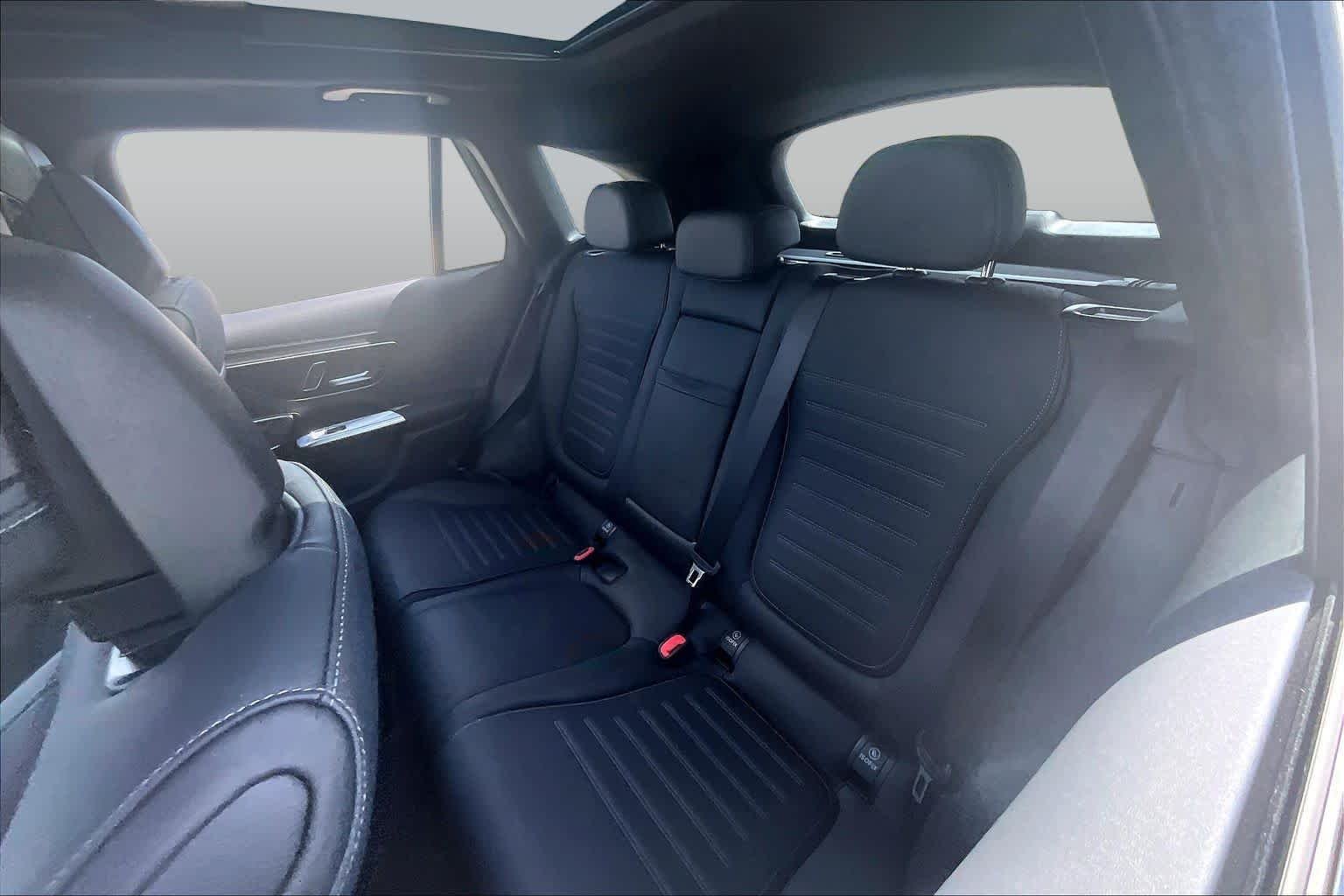 Used 2024 Cirrus Silver Metallic Mercedes-Benz GLC 300 image 18