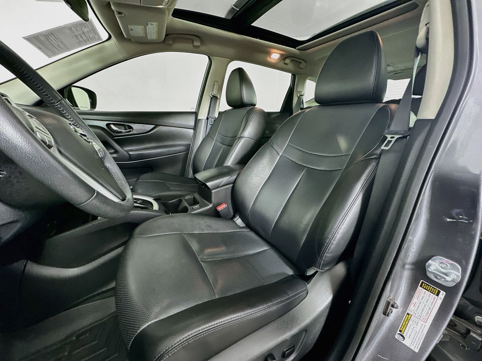 Used 2015 Gun Metallic Nissan SL image 22