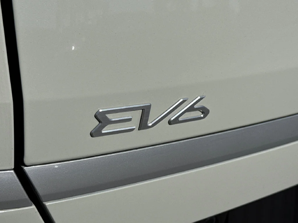 Used 2024 White Kia Light image 11